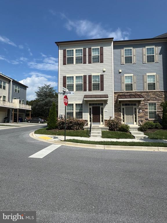 201 Pomegranate Ln
