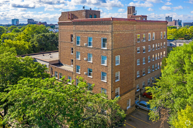 The Remington Campus Apartments - The Remington Campus Apartments