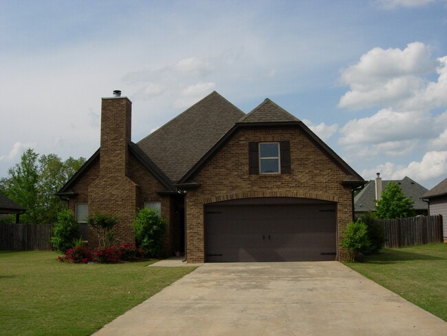 Building Photo - For Rent Rental