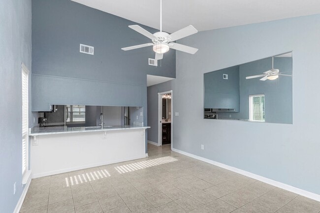 Building Photo - 2BD / 2BA Home Near Eglin AFB and Downtown...