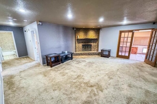 Photo - 7703 N Valdez St