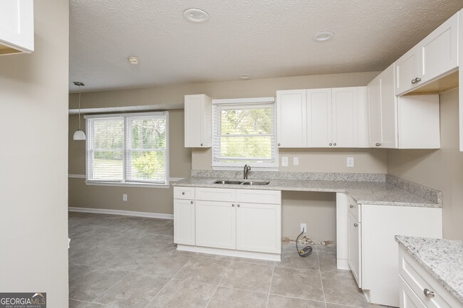 Photo - 680 N Kingsley Dr