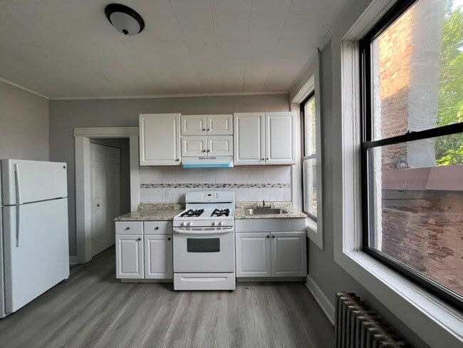 Building Photo - 186 Beacon Ave Unit 6