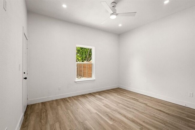 Photo - 808 W 10th St