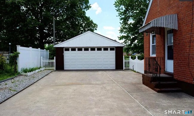 Photo - 122 Oberlin Rd