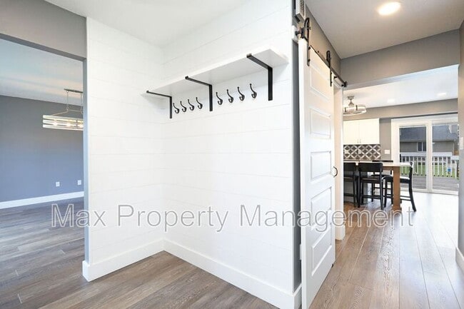 Photo - 8200 Northview Dr