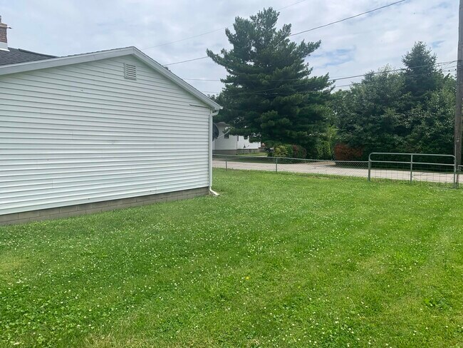 Photo - 807 Force Ave