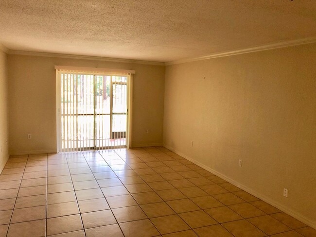 Building Photo - Two Bed/Two Bath Conveniently Located in Park View Condominiums, Close to Downtown Sarasota Unit 1