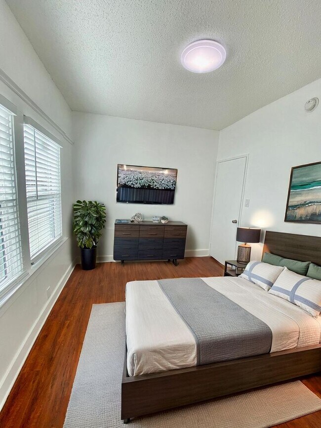 2919 Van Buren Pl Unidad 2921 Van Buren Place