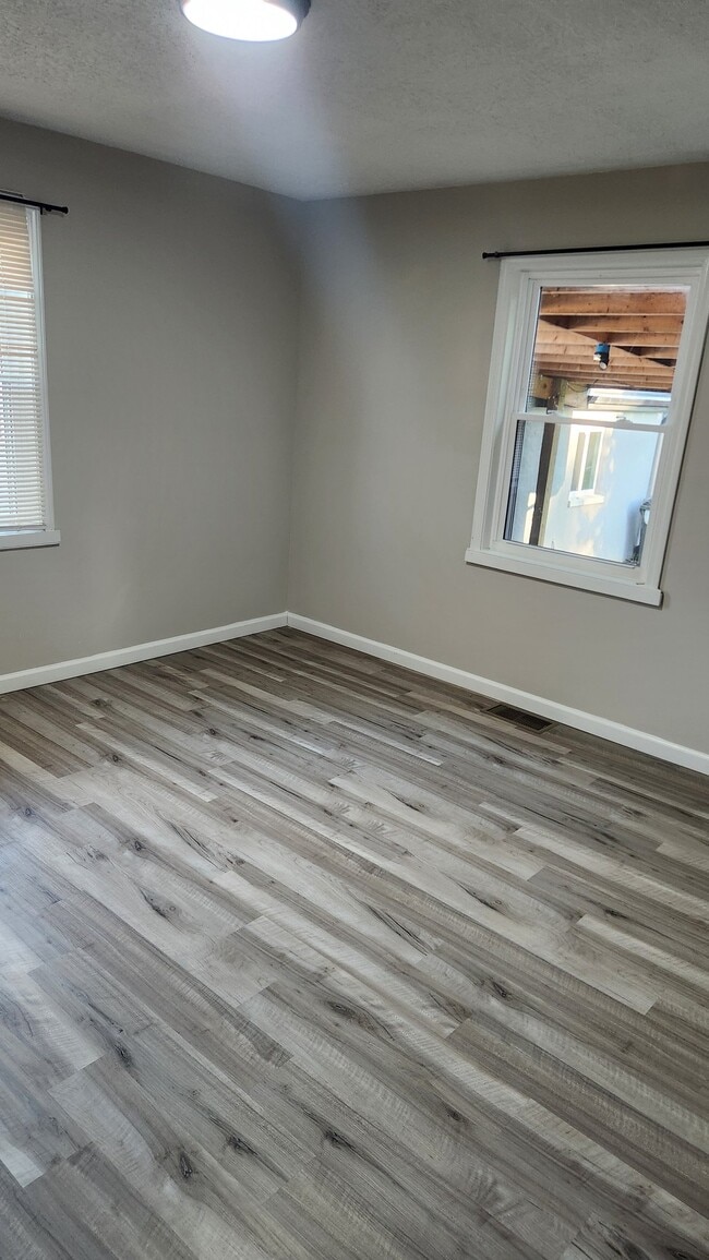 Photo - 4437 E Kitridge Rd