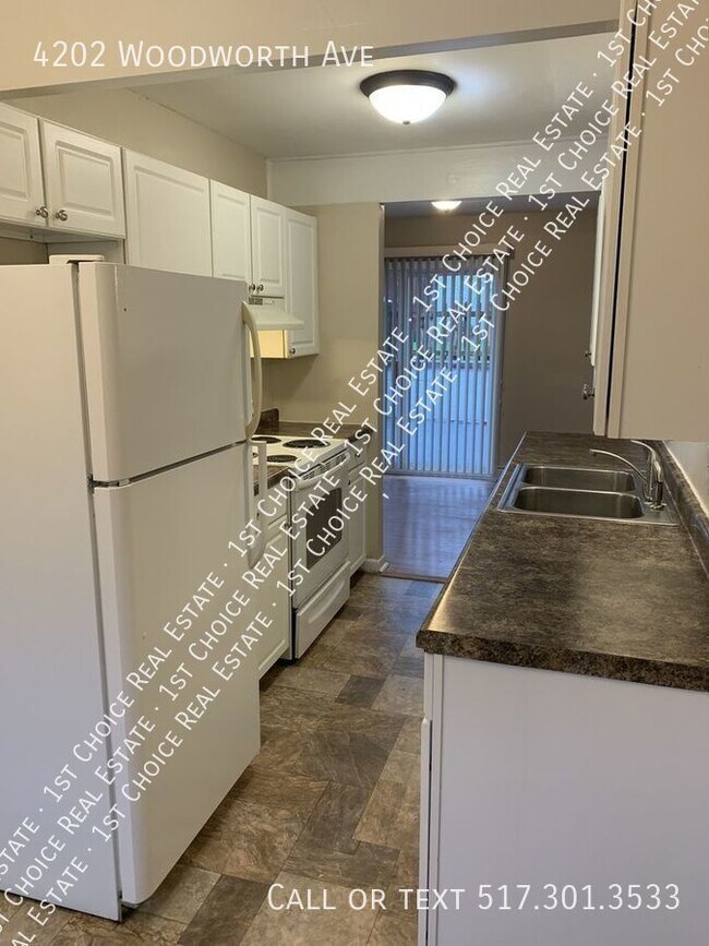 3BDR 1.5BTH Duplex in Holt Cat Friendly Townhome Townhome Rental