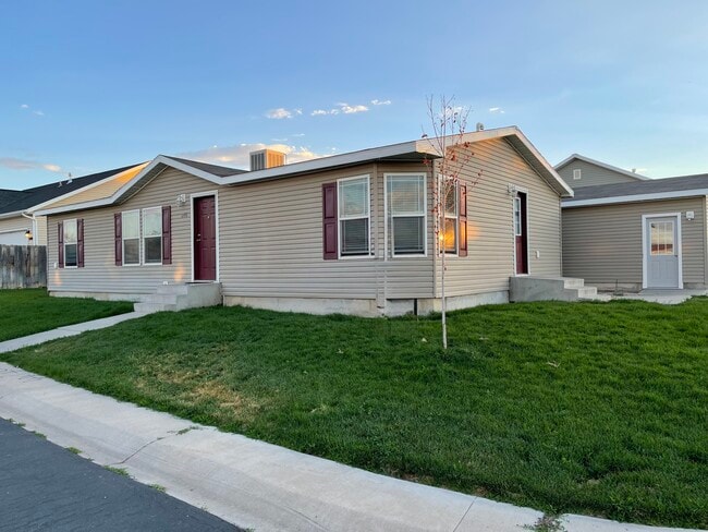 Photo - 2066 S 150 W