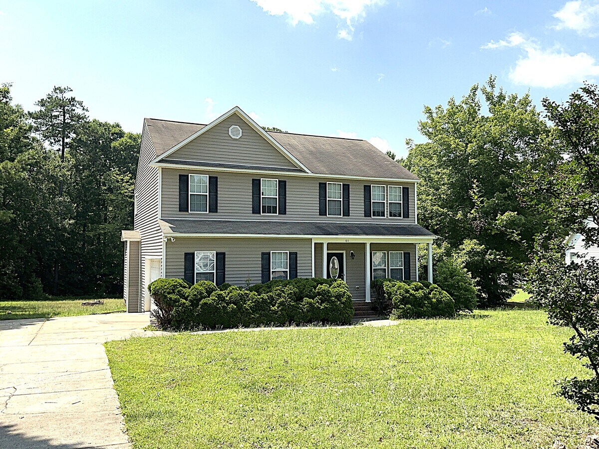 Photo - 811 Cedar Creek Dr House
