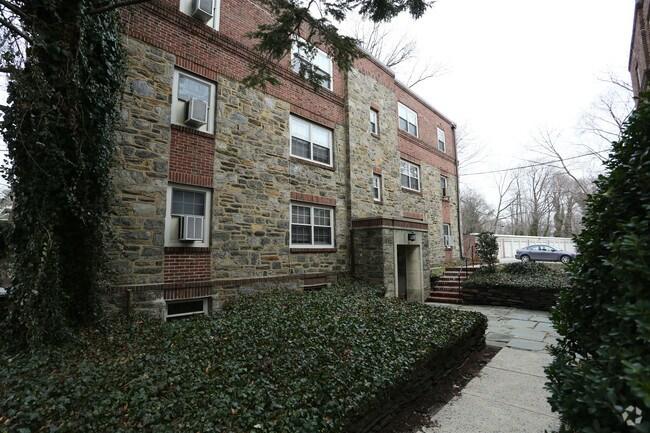 Photo - Woodside Court Apartments