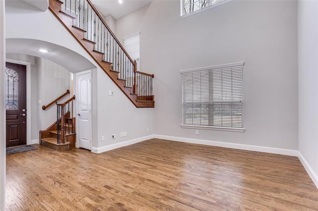 Photo - 869 Rohan Dr