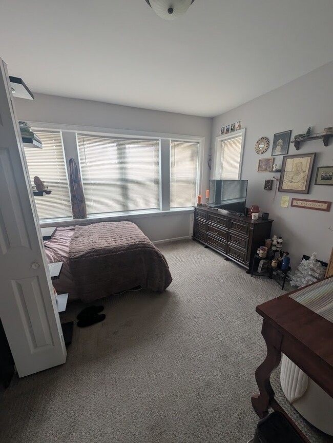 Photo - 2344 W Barry Ave Unidad 1