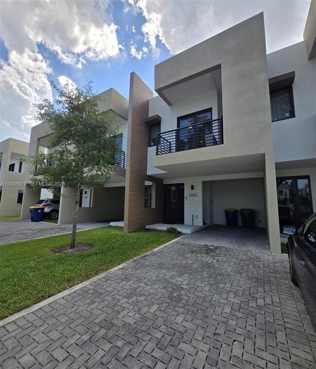 Building Photo - 5503 W Oak Wy