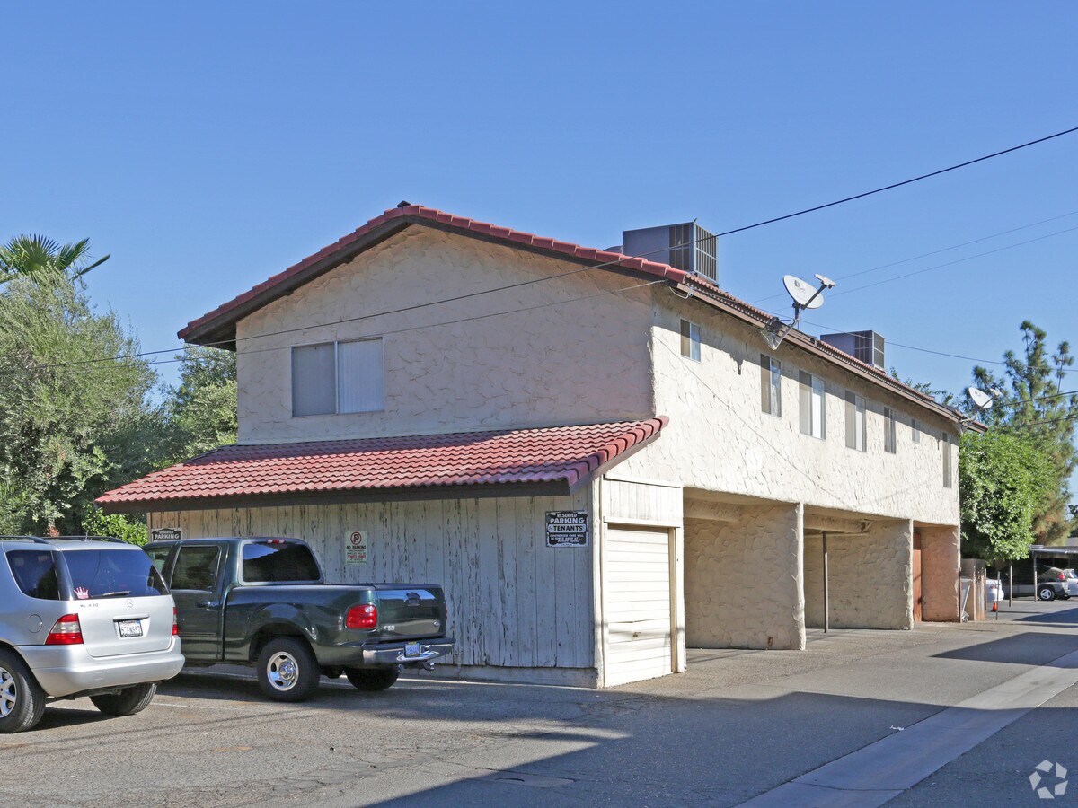 Primary Photo - Pierce Apartments