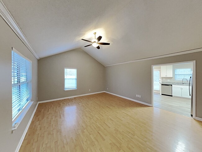 Photo - 401 Brookside Dr