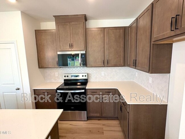 Photo - 2040 Oakdale Dr
