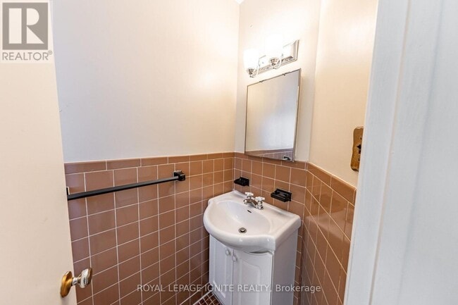 Photo - 83 Deep Dene Dr