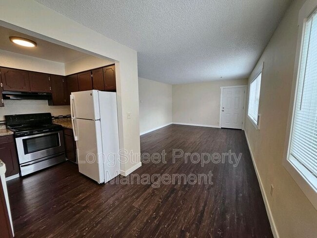 Photo - 780 NW Joy Ave Unidad P