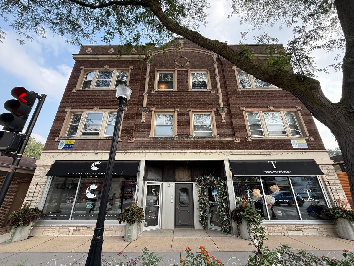 Photo - 1046 Chicago Ave Apartment Unit 2W