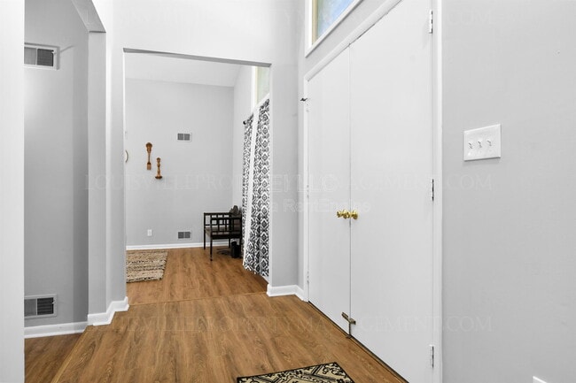 Photo - 6220 Applegate Ln