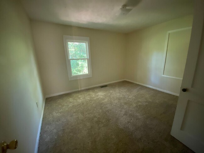 Photo - 302 Oak St