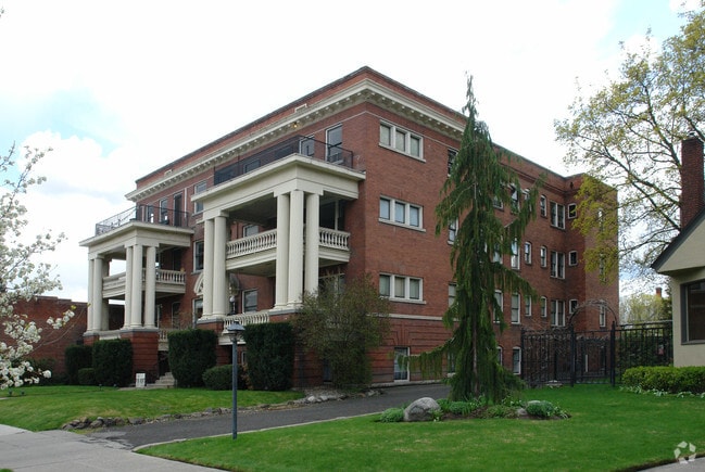 Photo - Avienda Apartments