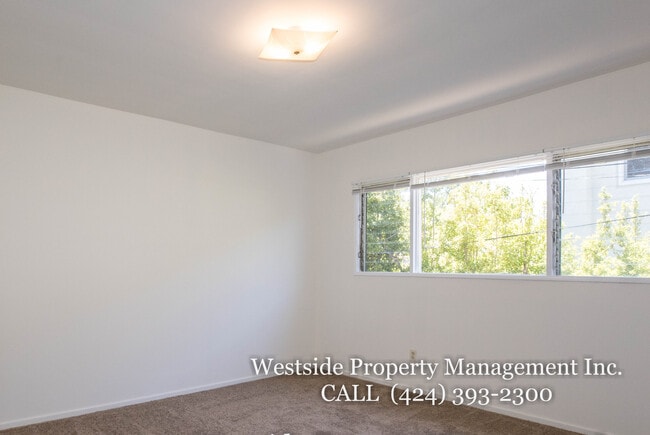 Photo - 145 N Lapeer Dr