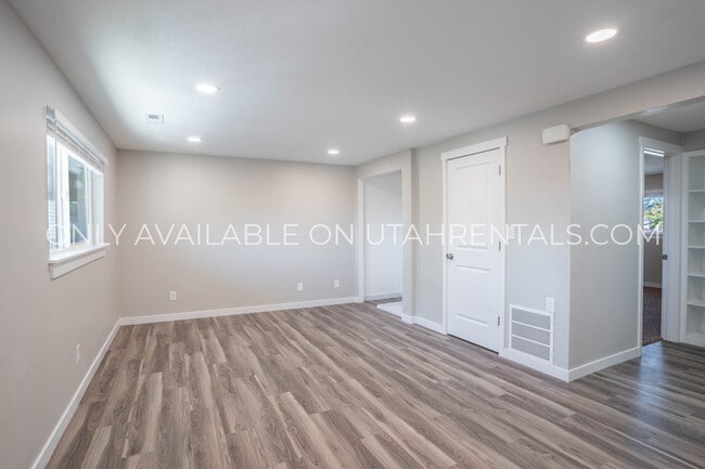 Photo - 134-138 S 300 W