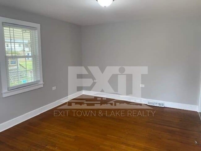 Photo - Close to Shopping, Hospital, Schools, Restaurants