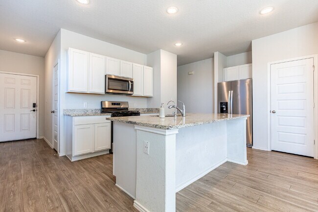 Photo - 5823 Hematite Rim