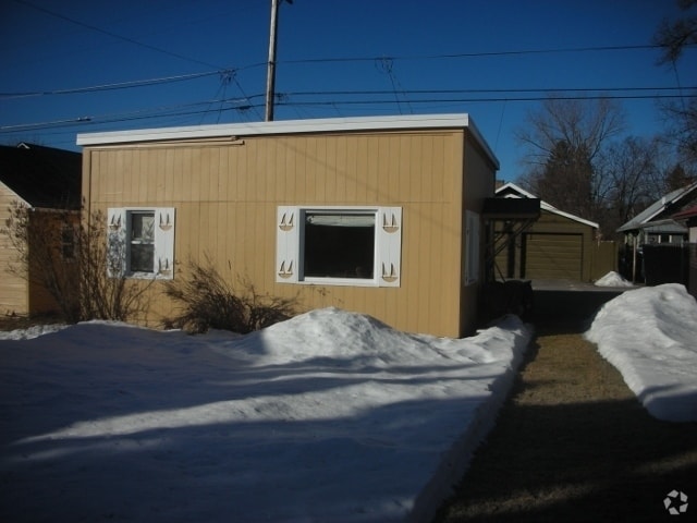 Building Photo - 2 Bedroom walking distance to Downtown Whi... Rental
