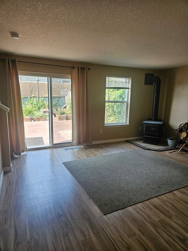 Photo - Spacious 3 bedroom 2.5 bath in Hillsboro