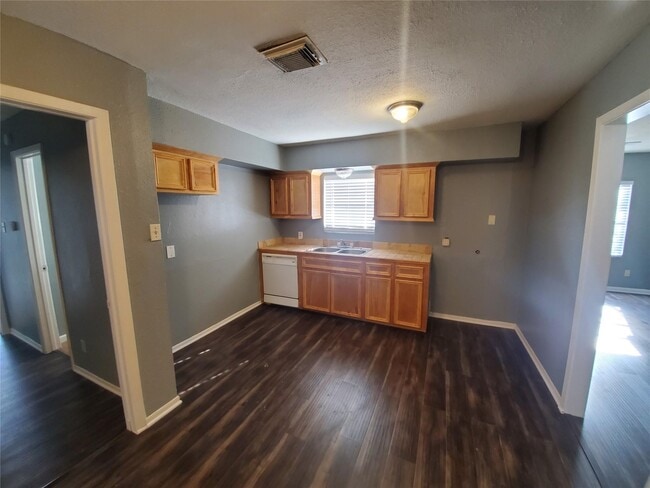 Photo - 6114 Belmark St