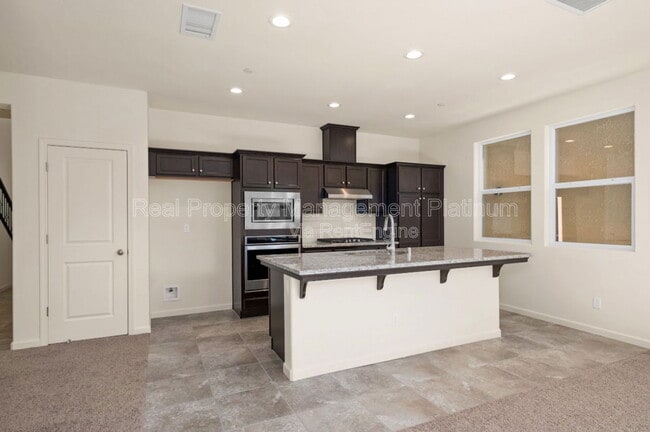 Photo - 555 N Cattail Ct