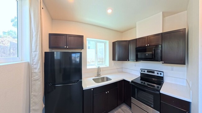 Photo - New 2 Bed Home |  $99 Deposit | Pet Ok - 2 Car Parking Unidad 847-8