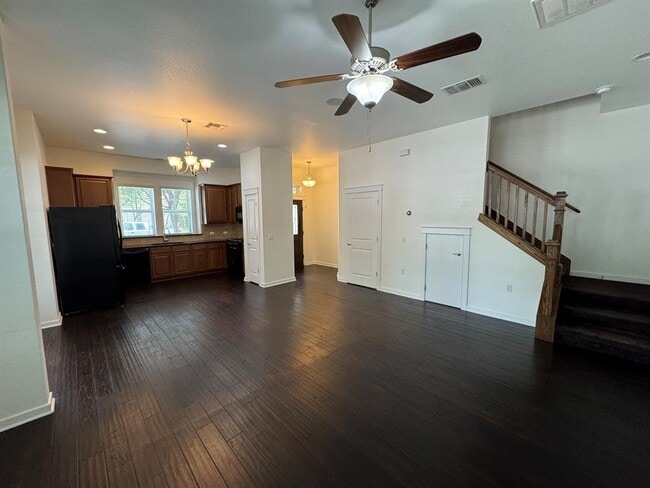 Photo - 2033 Philomena St