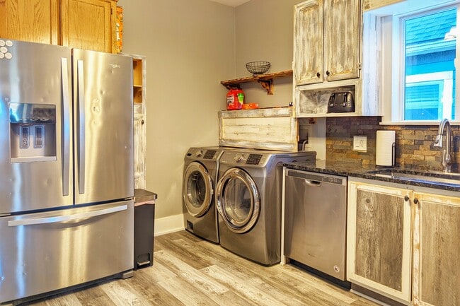 Photo - 705 E Kiowa St