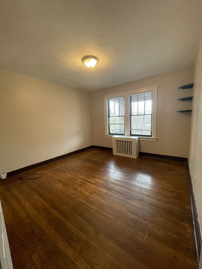 Photo - Spacious 2 Bedroom Apartment on a Quiet Street! Unidad 183-2