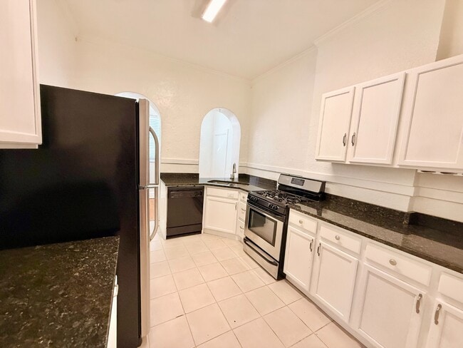 Photo - Gorgeous 1 Bed 1 Bath Apartment in Cap Hill! Available NOW! Unit 3