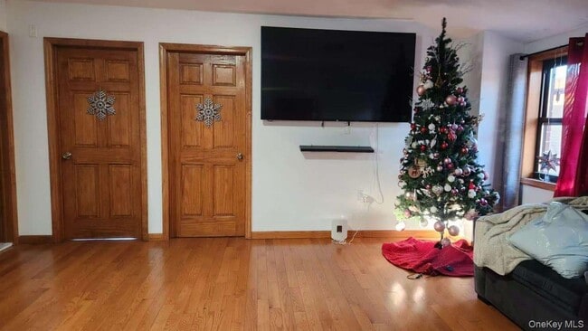 Building Photo - 119-25 9th Ave