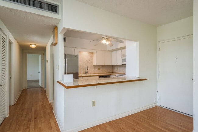 Photo - Harbor Oaks Place