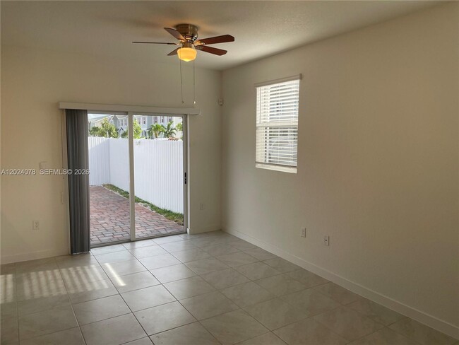 Photo - 906 SE 17th St