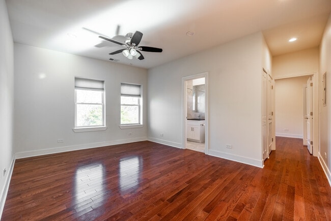Building Photo - 1153 W Lunt Ave Unit 1153-3