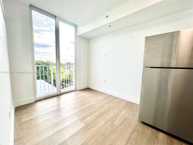 Photo - 1620 NW 18th St Unit 305