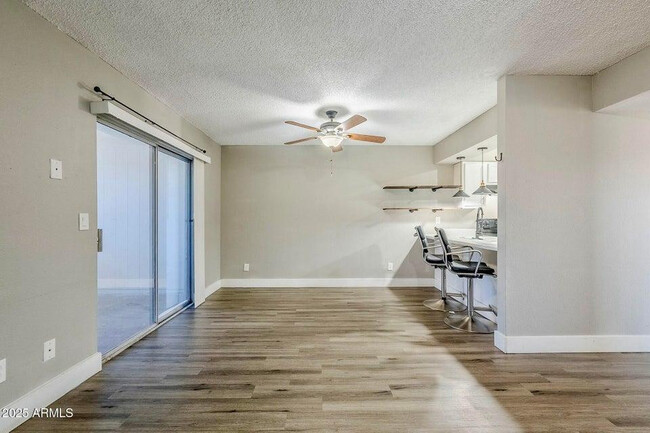 Building Photo - 1826 N Spring Unit 201