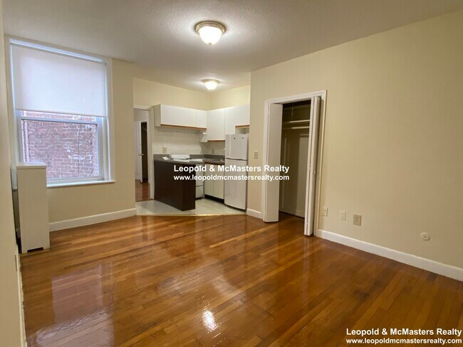 Building Photo - 1128 Commonwealth Ave Rental